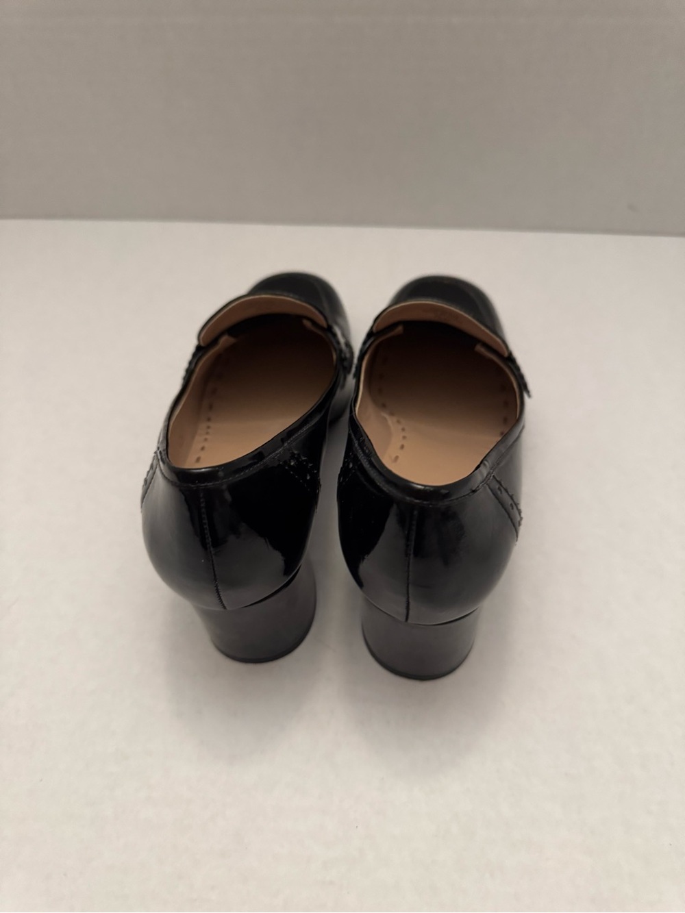 Tahari Logan Black Patent Heeled Penny Loafers Size 7.5M Classic Career - Picture 8 of 12